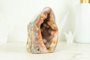 Kleiner rosa Amethyst, selbststehend, mit rosa und rotem Amethyst-Druzy