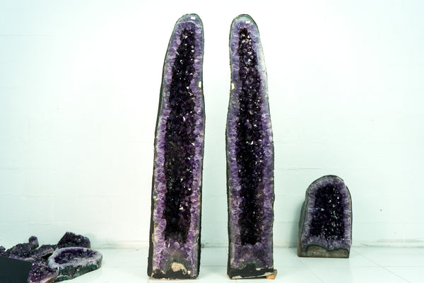 Paar extragroße, tiefviolette Amethystkathedralen mit Zuckerdrusen