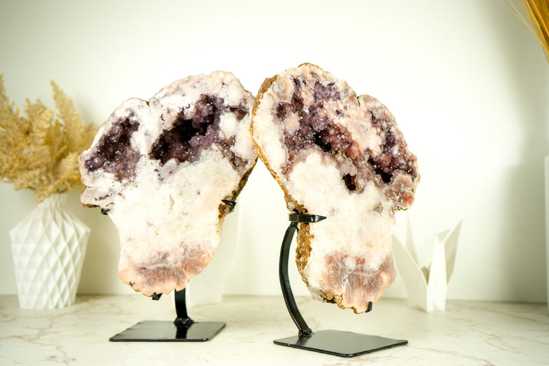 Paar rosa Amethyst-Geoden mit funkelnden roten und lavendelfarbenen Amethyst-Druzen