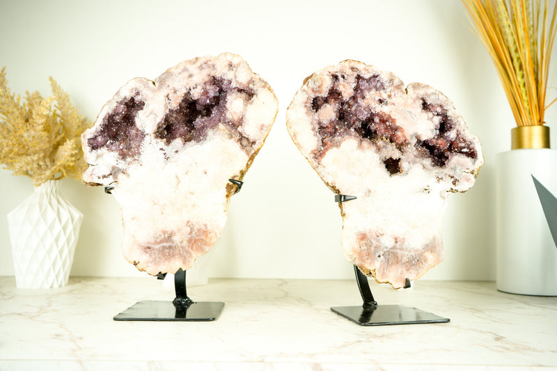 Paar rosa Amethyst-Geoden mit funkelnden roten und lavendelfarbenen Amethyst-Druzen