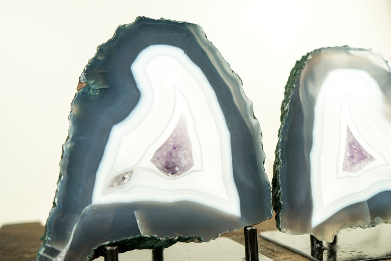 Paar kleine Spitzenachat-Geoden mit weißem und blauem Spitzenachat und Lavendel-Amethyst