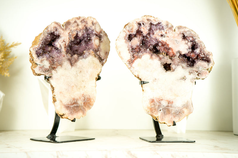 Paar rosa Amethyst-Geoden mit funkelnden roten und lavendelfarbenen Amethyst-Druzen