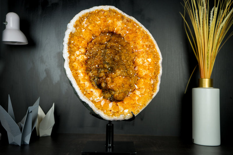 Citrin-Geode mit einer seltenen Citrin-Krone und Stalaktit-Blüten - Eine Citrin-Geode in Galeriequalität, Statement-Citrin, 13,5 kg - 29,8 lb