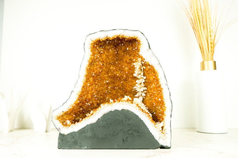 Natürliche Citrin-Geodenhöhle mit orangefarbenen Drusenkristallen und Kalzitblüten – 11 Zoll – 31 Pfund