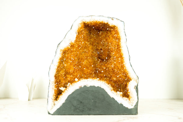 Natürliche Citrin-Geodenhöhle mit orangefarbenen Drusenkristallen und Kalziteinschluss - 11 Zoll - 27 Pfund