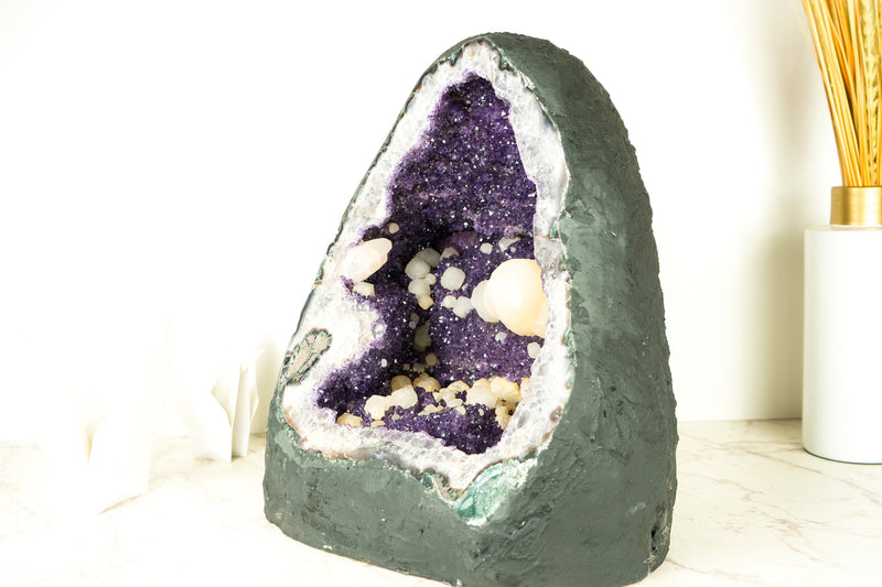 Wunderschöne uruguayische Amethyst-Geode mit seltenem Kalzit und funkelndem violettem Amethyst-Drusenstein, große Größe: 83 lb. - 38 kg