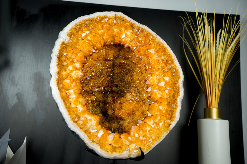Citrin-Geode mit einer seltenen Citrin-Krone und Stalaktit-Blüten - Eine Citrin-Geode in Galeriequalität, Statement-Citrin, 13,5 kg - 29,8 lb