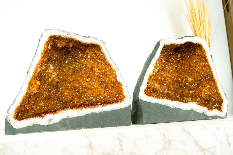 Paar spiegelbildlich angeordnete natürliche Citrin-Geoden – hochwertige gesättigte orange Druzy-Kristalle und Blütenrosetten – 60 Pfund.