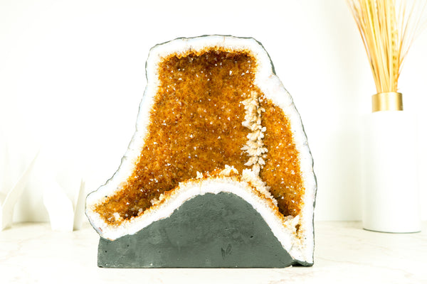 Natürliche Citrin-Geodenhöhle mit orangefarbenen Drusenkristallen und Kalzitblüten – 11 Zoll – 31 Pfund