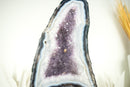 Weiße und blaue Spitzenachat-Kathedrale-Geode mit Lavendel-Amethyst-Kristall