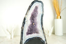 Weiße und blaue Spitzenachat-Kathedrale-Geode mit Lavendel-Amethyst-Kristall