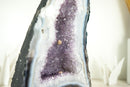 Weiße und blaue Spitzenachat-Kathedrale-Geode mit Lavendel-Amethyst-Kristall