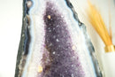 Weiße und blaue Spitzenachat-Kathedrale-Geode mit Lavendel-Amethyst-Kristall