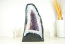 Weiße und blaue Spitzenachat-Kathedrale-Geode mit Lavendel-Amethyst-Kristall