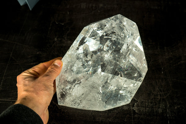 Natürlicher Bergkristallpunkt mit hochwertigem wasserklarem Kristall, groß, hochenergetisch aus Diamantina, Brasilien