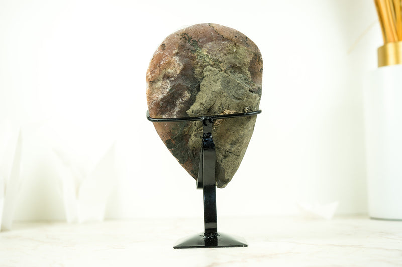 Kleiner dunkelvioletter Amethyst-Cluster mit intaktem Calcit und Goethit aus Uruguay