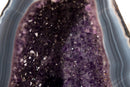 Paar dunkelviolette Amethyst-Geoden auf intakter Matrix aus blauem Spitzenachat