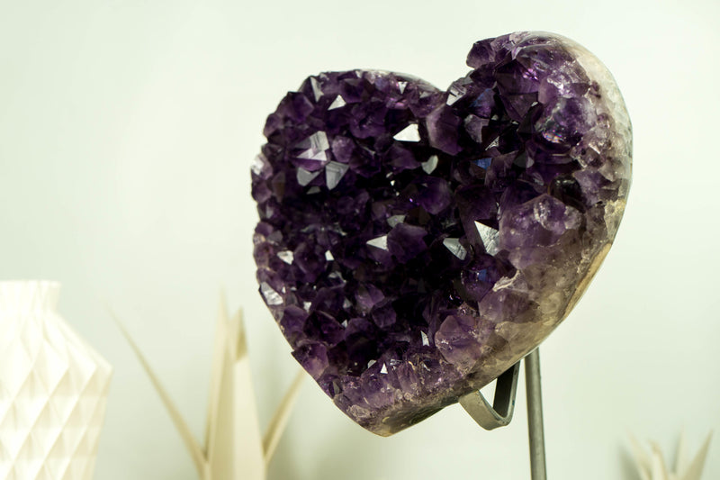 Großes AAA-Amethystherz mit tiefviolettem Amethyst-Druzy