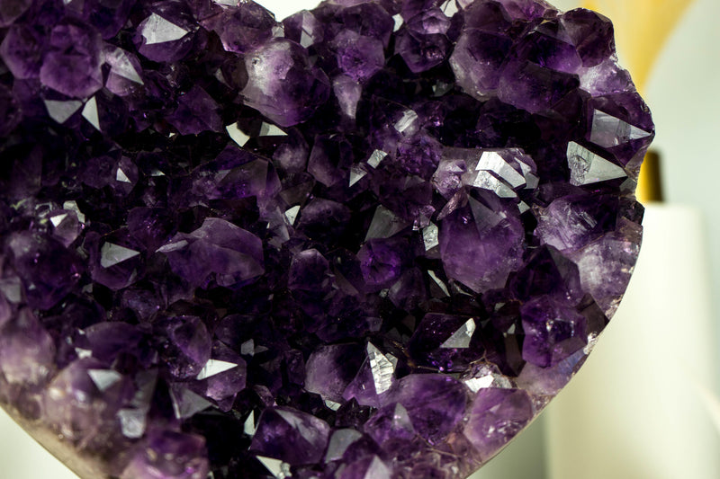 Großes AAA-Amethystherz mit tiefviolettem Amethyst-Druzy