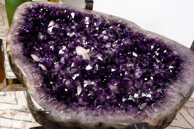 Amethyst Couchtisch auf handgefertigtem Inox-Sockel mit Amethyst Kristallgeode