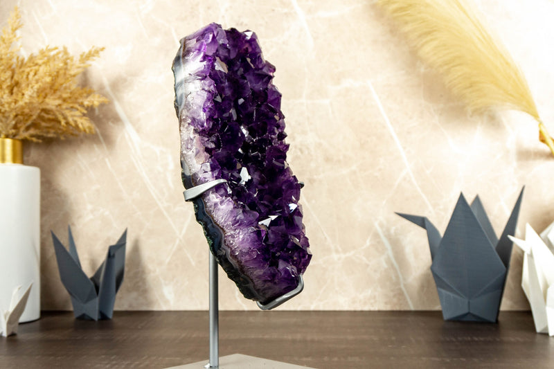 Traubengelee, lila Amethyst-Cluster auf Ständer
