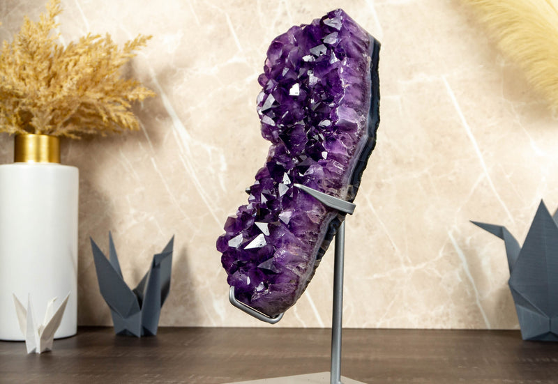 Traubengelee, lila Amethyst-Cluster auf Ständer
