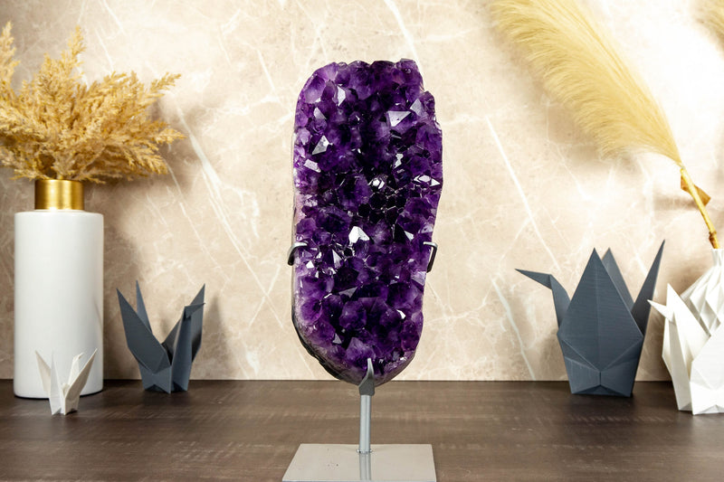 Traubengelee, lila Amethyst-Cluster auf Ständer