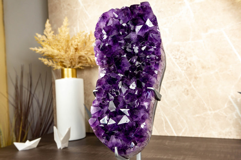 Traubengelee, lila Amethyst-Cluster auf Ständer