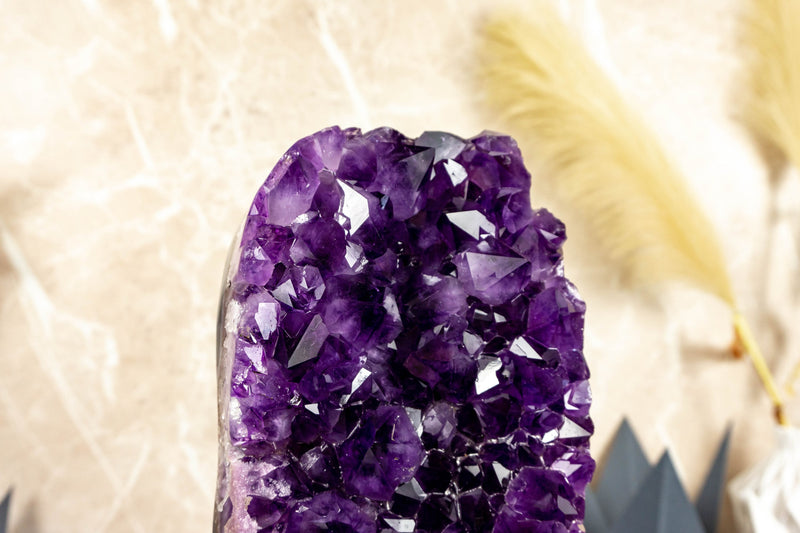 Traubengelee, lila Amethyst-Cluster auf Ständer