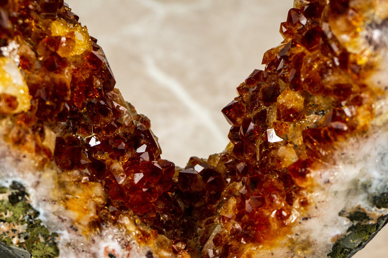 Dunkelorange Citrin-Geodenscheibe auf Ständer mit Citrin-Druzy in AAA-Qualität – 3,3 kg – 7,2 lb