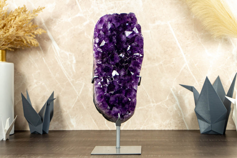 Traubengelee, lila Amethyst-Cluster auf Ständer