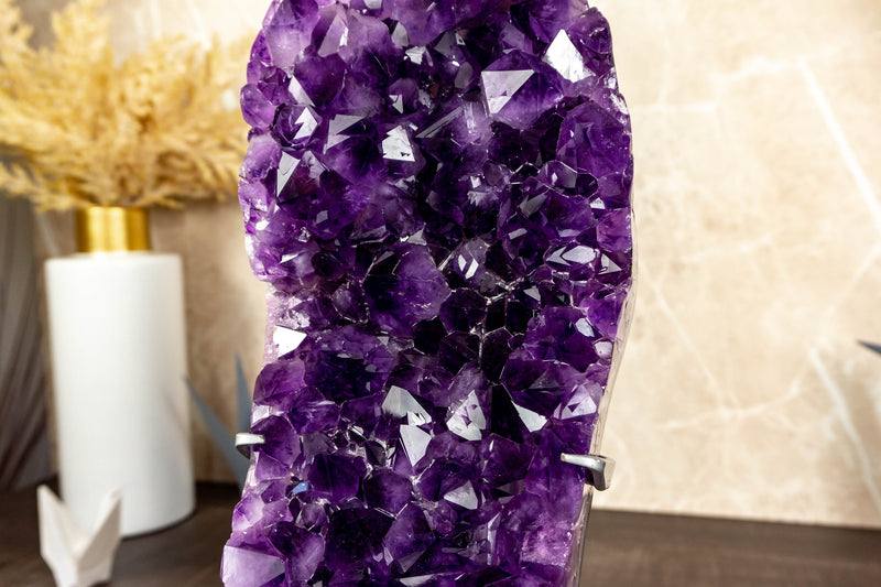 Traubengelee, lila Amethyst-Cluster auf Ständer