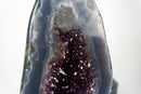 Seltene tiefviolette Amethyst-Geodenkathedrale mit Spitzenachat-Matrix