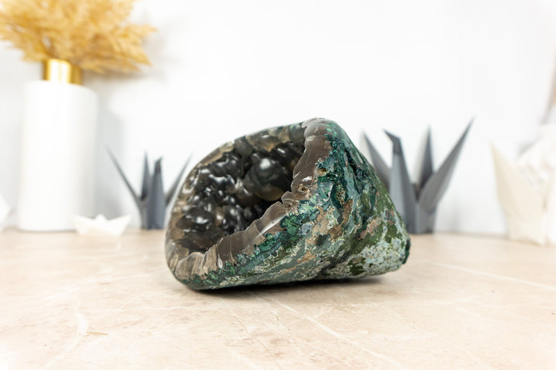 Außergewöhnlich seltener traubenförmiger Chalcedon, geformt in einer Amethyst-Geode