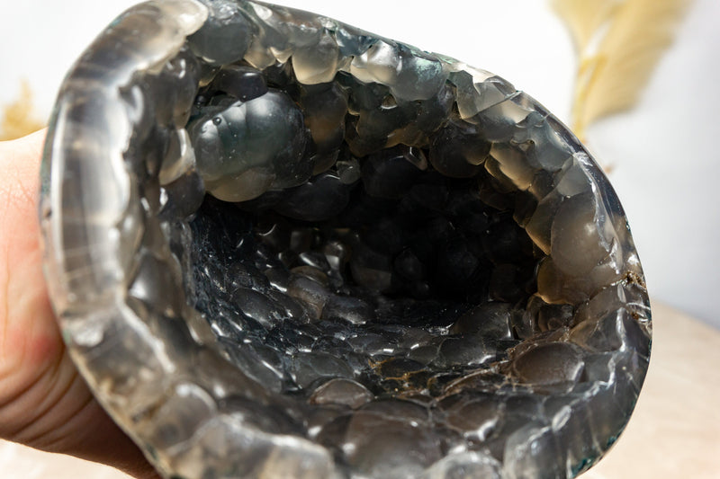 Außergewöhnlich seltener traubenförmiger Chalcedon, geformt in einer Amethyst-Geode