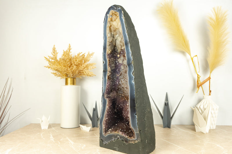 Blaue Spitzenachat-Geode mit Galaxy Druzy und Calcit