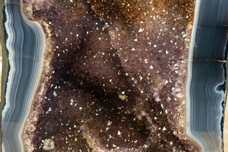 Blaue Spitzenachat-Geode mit Galaxy Druzy und Calcit