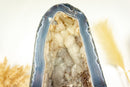 Blaue Spitzenachat-Geode mit Galaxy Druzy und Calcit