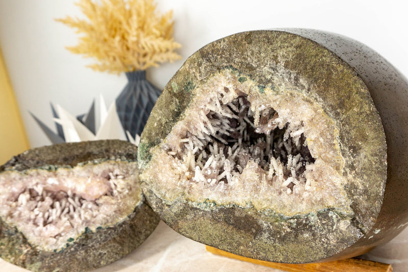 Amethyst-Geode in Galeriequalität mit seltener Amethyst-Druzy-Formation