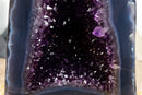 Seltene tiefviolette Amethyst-Geodenkathedrale mit Spitzenachat-Matrix