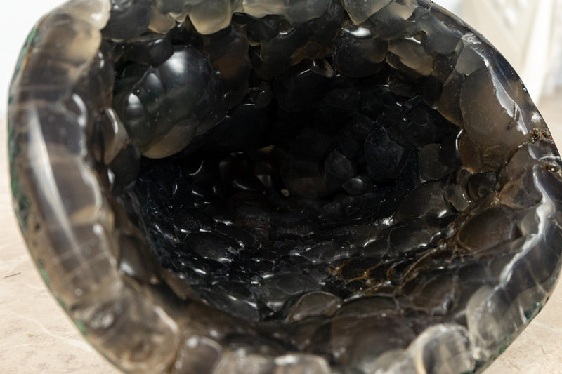 Außergewöhnlich seltener traubenförmiger Chalcedon, geformt in einer Amethyst-Geode