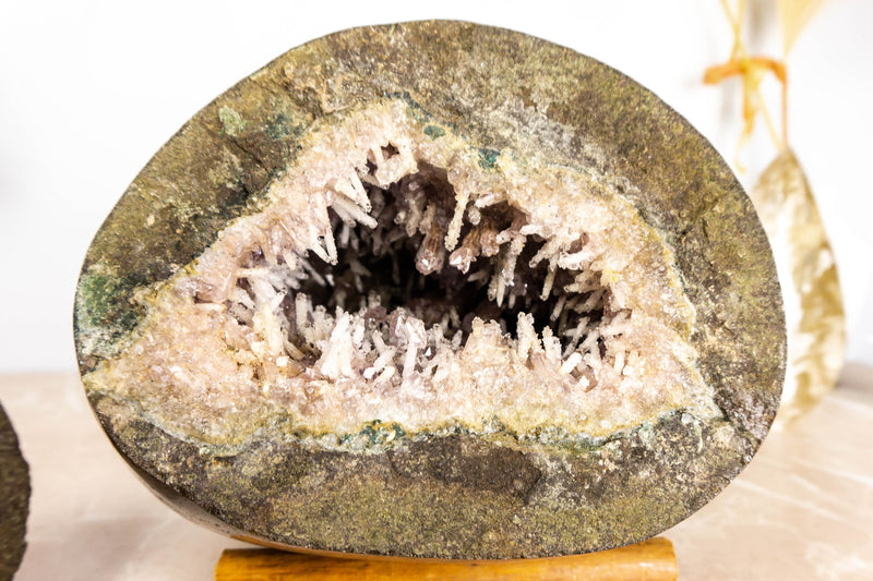 Amethyst-Geode in Galeriequalität mit seltener Amethyst-Druzy-Formation