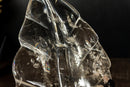 Blattskulptur auf natürlichem wasserklarem Diamantina-Kristallquarz, 11,5 Zoll
