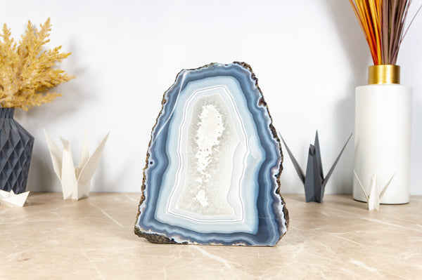 Spitzenachat-Geode, selbststehend – natürliche blau gebänderte Achat-Geode