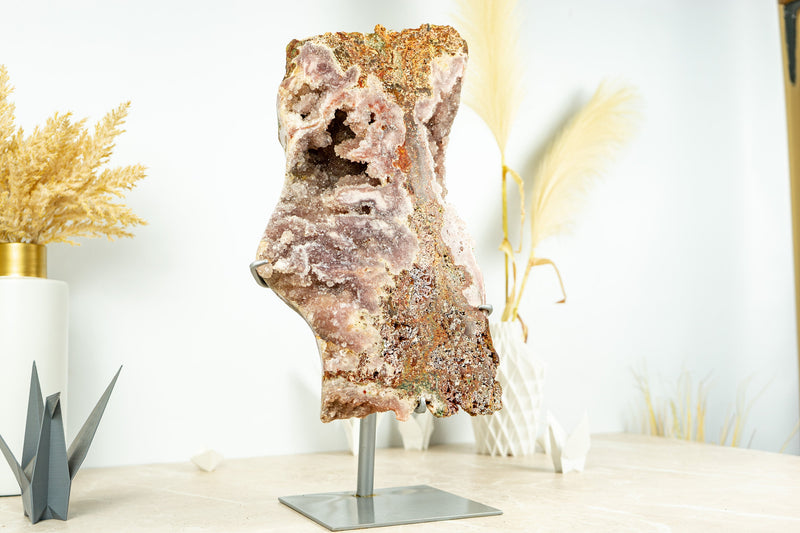 Große rosa Amethyst-Geode mit glänzendem Drusenmuster und intensiven rosa und roten Farben auf Ständer – 6,9 kg – 15,1 lb