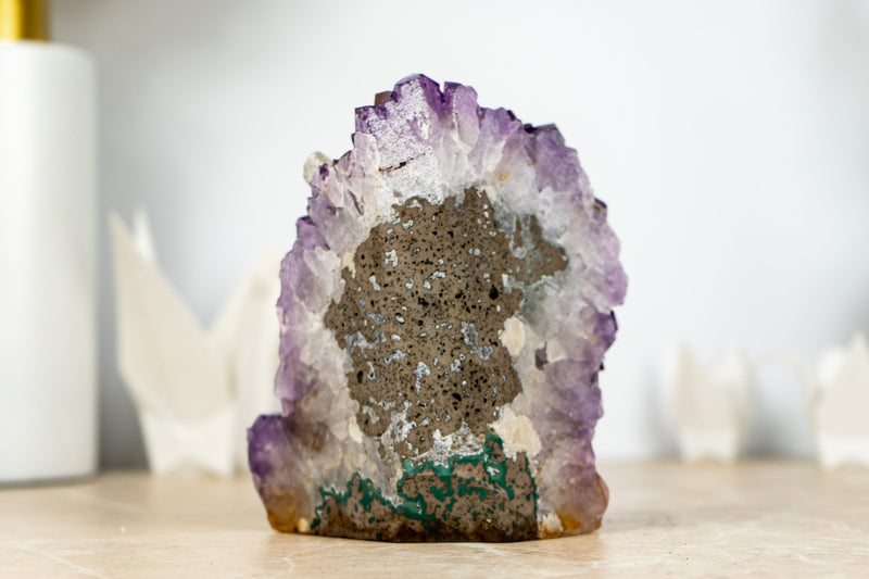 Wunderschöner Amethyst-Cluster mit Kristallkalzit, AA-Tiefviolettqualität, freistehend – 1,8 kg – 3,9 lb