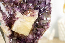 Wunderschöner Amethyst-Cluster mit Kristallkalzit- und Gothit-Einschlüssen auf Ständer – 4,7 kg – 10,3 lb