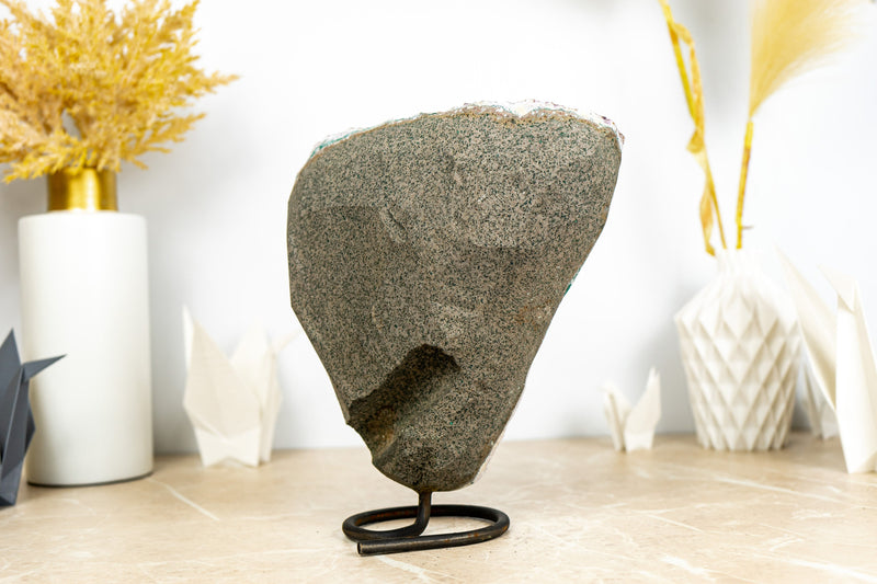 Wunderschöner Amethyst-Cluster mit Kristallkalzit- und Gothit-Einschlüssen auf Ständer – 4,7 kg – 10,3 lb