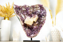 Wunderschöner Amethyst-Cluster mit Kristallkalzit- und Gothit-Einschlüssen auf Ständer – 4,7 kg – 10,3 lb