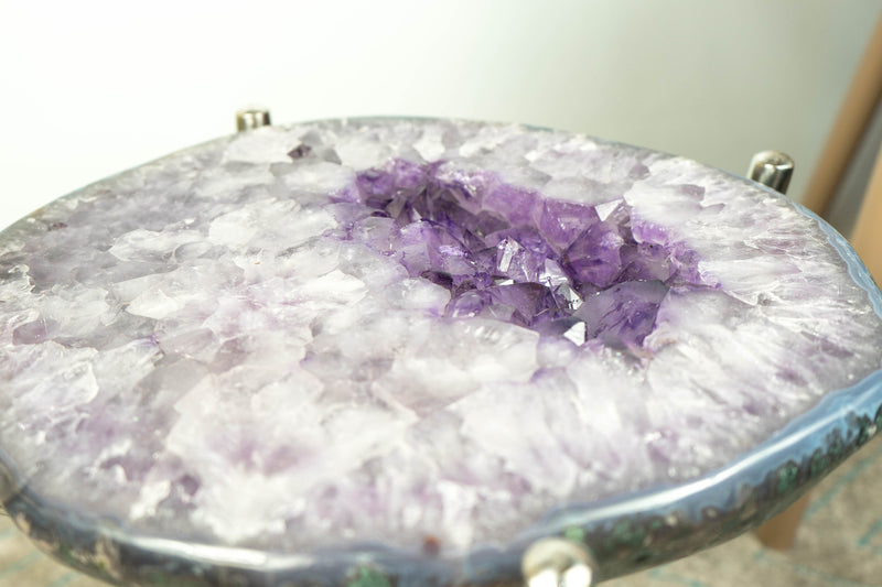 Amethyst mit blau gebändertem Achat-Beistelltisch auf handgefertigtem Inox-Sockel